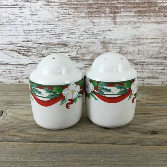Vintage Pfaltzgraff Yuletide Salt & Pepper Shakers Red Bow Floral Holiday Design - Picture 2 of 6